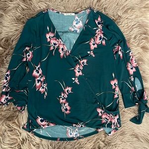 Green top with dusted rose flowers, size sm